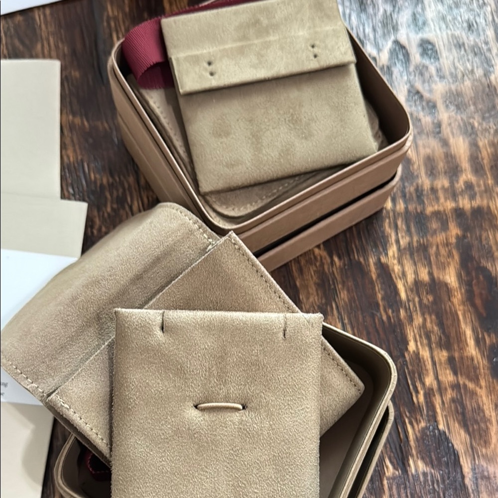 David Yurman Luxury Packaging Collection in Cream and Black - Picture 3 of 6